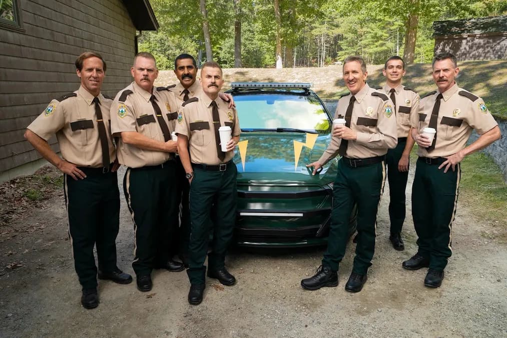 Super Troopers 3 : la suite culte déjà oubliée, la franchise assume son statut culte