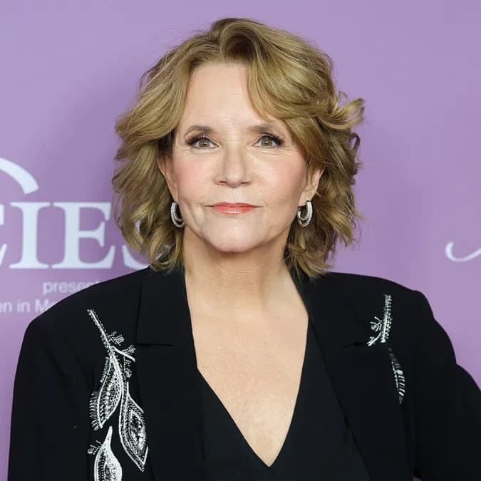 Lea Thompson, réalisatrice adorée sur le tournage d'Anna Pigeon : les confidences du casting