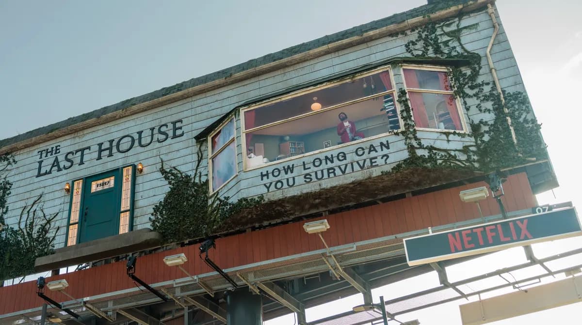 Netflix emprisonne un homme dans un panneau publicitaire au-dessus de Sunset Boulevard