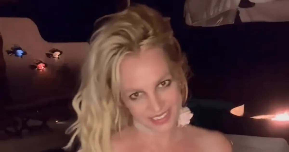 Britney Spears se confie sur sa mésaventure avec le Botox : 'Mon œil retombe enfin normalement'