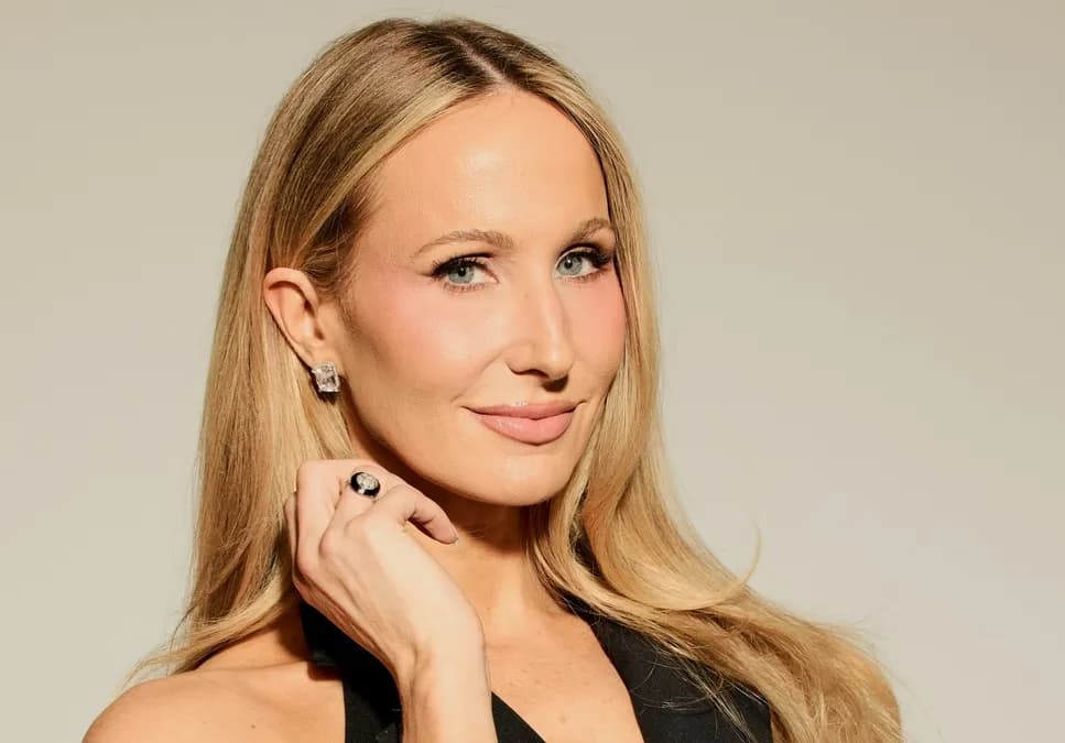 Nikki Glaser quitte UTA après 8 ans et signe chez WME : les coulisses d'un changement stratégique