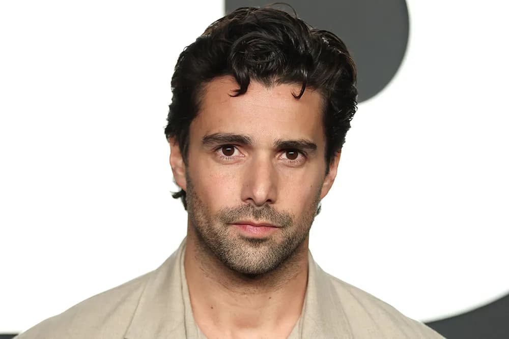 Fabien Frankel, le chevalier de House of the Dragon, rejoint Love Unlimited, le court-métrage d'Olivier Huband