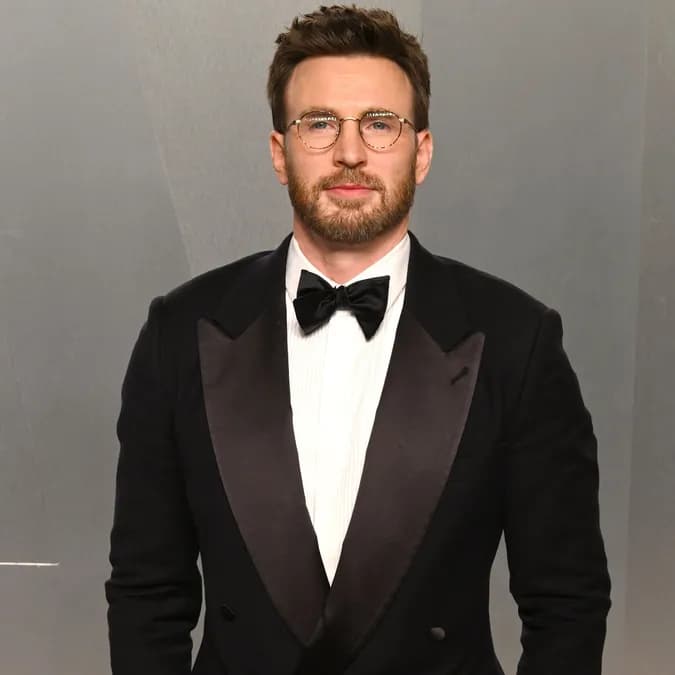 Chris Evans dévoile son tatouage Avengers sur le torse avant son grand retour Marvel