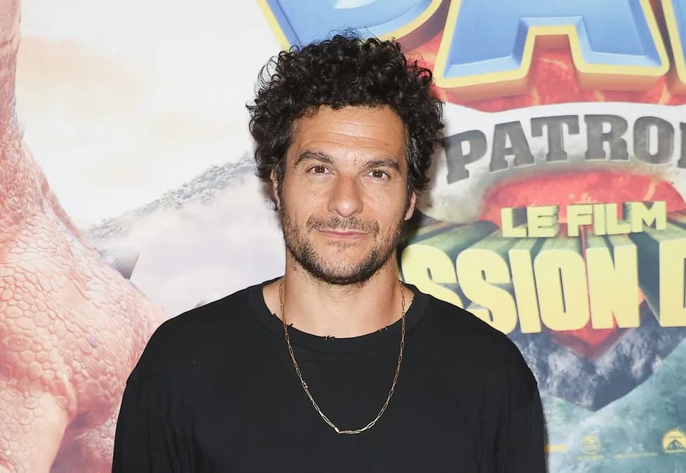 Amir : sa vidéo père-fils en train de chanter fait fondre Carla Bruni