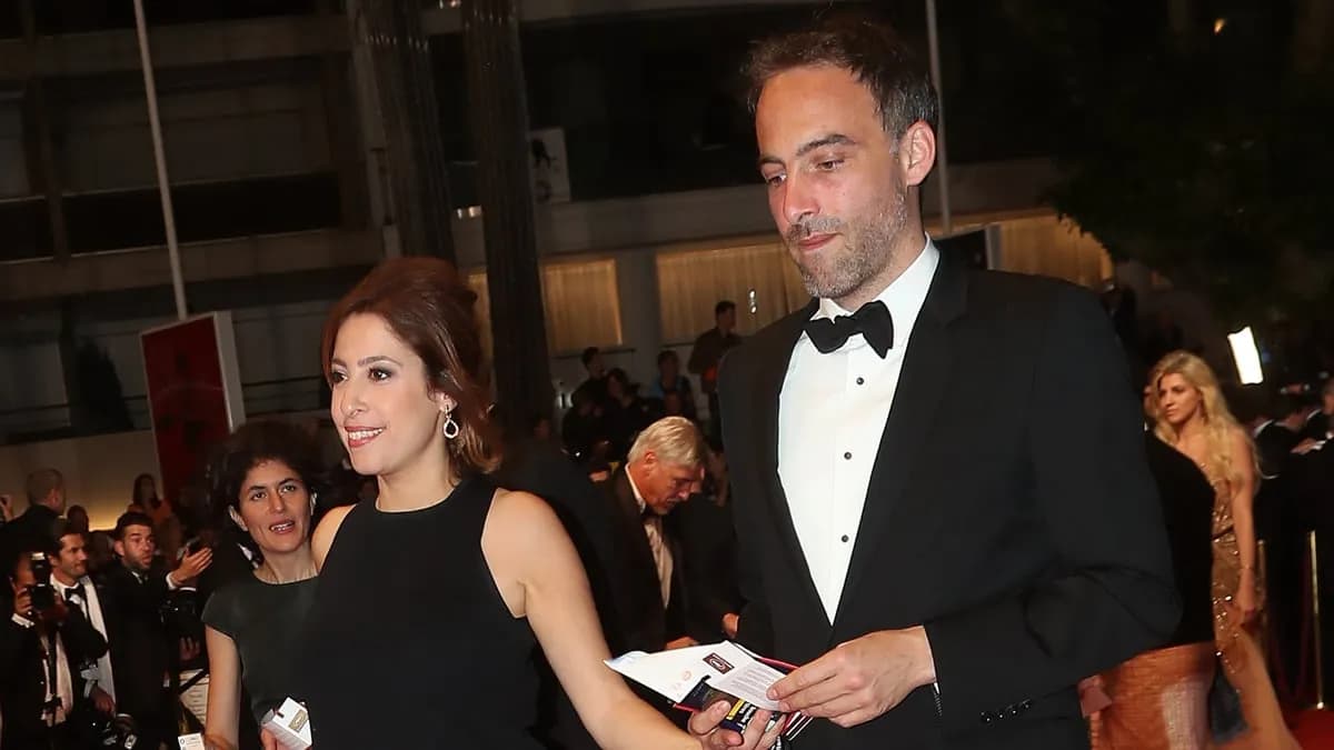 Léa Salamé et Raphaël Glucksmann : les photos volées de leur baiser passionné en maillot de bain à la plage provoquent un tollé
