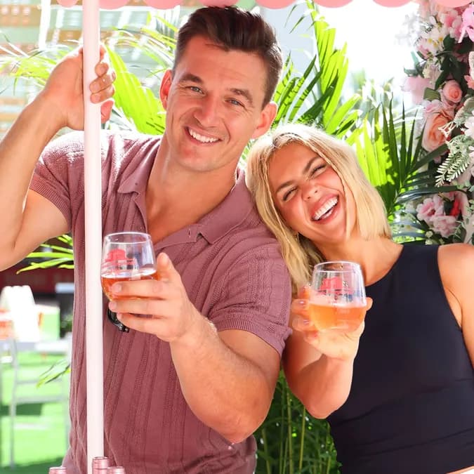 Tyler Cameron fiancé à Tate Madden : la demande sur une plage paradisiaque après 2 ans d'amour