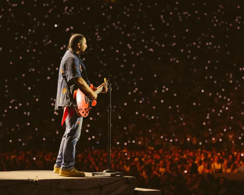 Noah Kahan au Rose Bowl : la star du folk transforme sa misère en euphorie collective