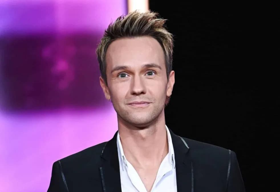 Cyril Féraud interloqué : un candidat se met nu dans Tout le monde veut prendre sa place pour montrer ses tatouages
