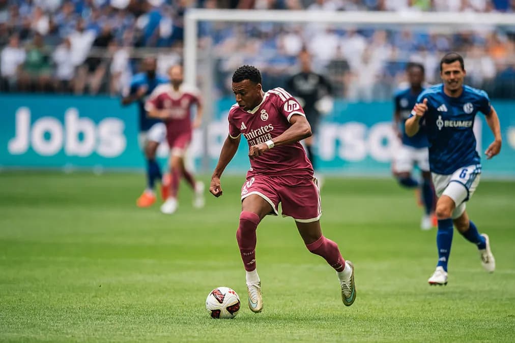 Mbappé dévoile ses crampons Nike or après son Soulier d'Or : une édition limitée à ne pas manquer