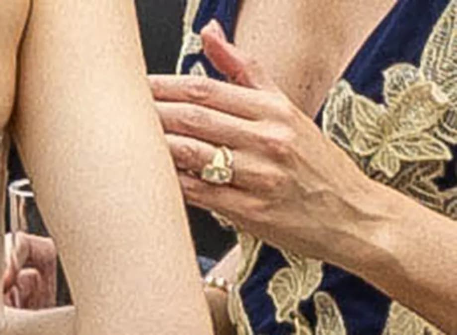 Les alliances de Taylor Swift et Travis Kelce : le symbolisme secret de leurs bagues éternité