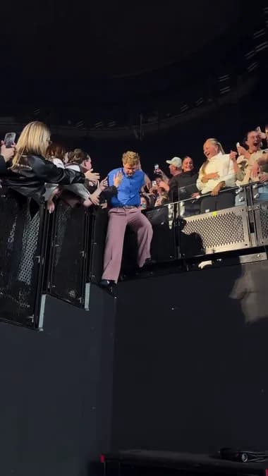 Alex Warren se fait tomber brutalement en Australie : la scène qui a fait vibrer les fans