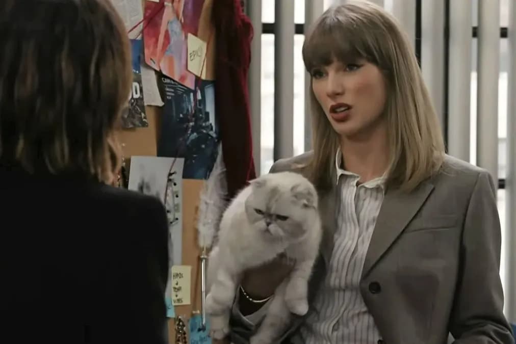 Taylor Swift : les indices cachés dans son cameo surprise aux Emmys