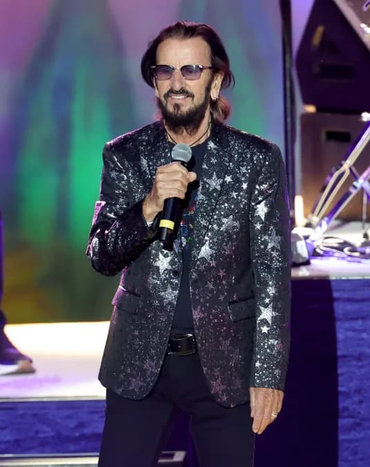 Ringo Starr révèle son regret de ne pas avoir retrouvé les Beatles après les décès de Lennon et Harrison