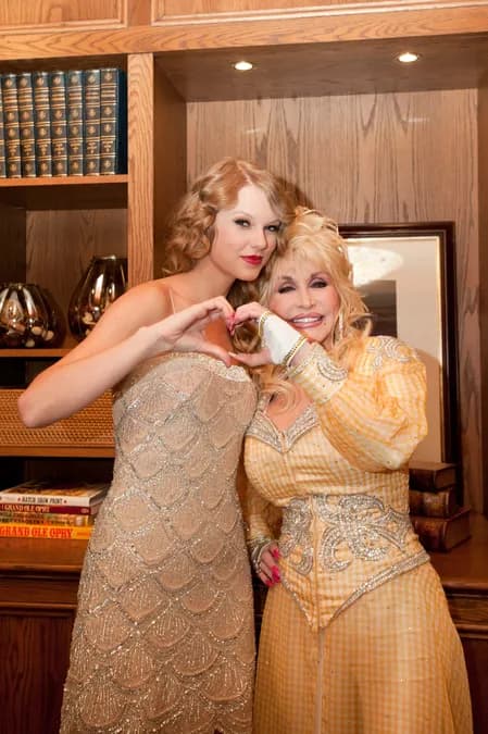 Taylor Swift rend hommage à Dolly Parton lors des MTV Video Music Awards