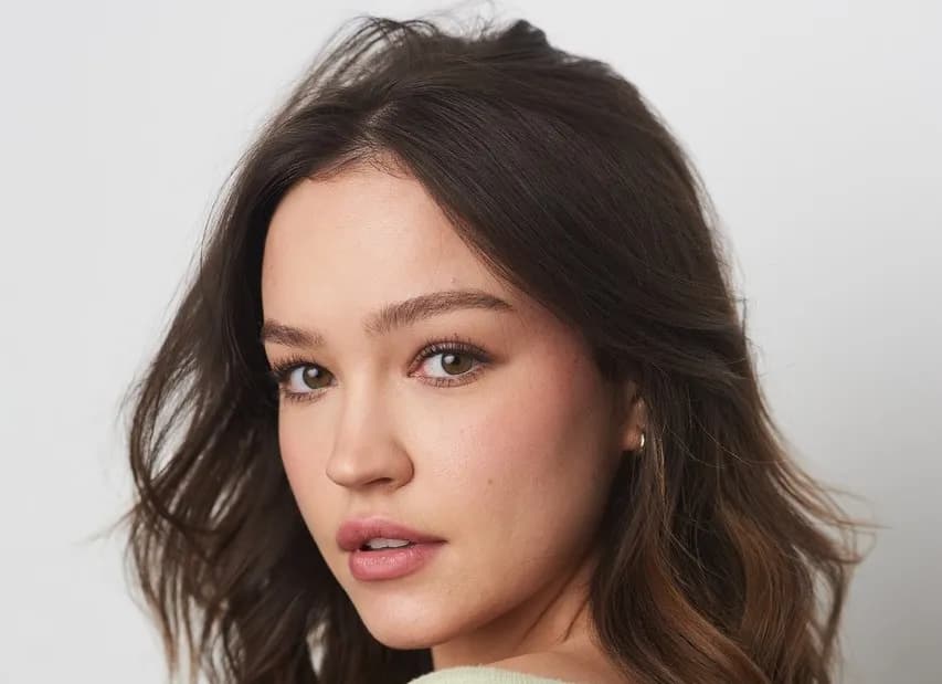 Sadie Stanley signe avec CAA : l’actrice de Poser franchit un nouveau cap