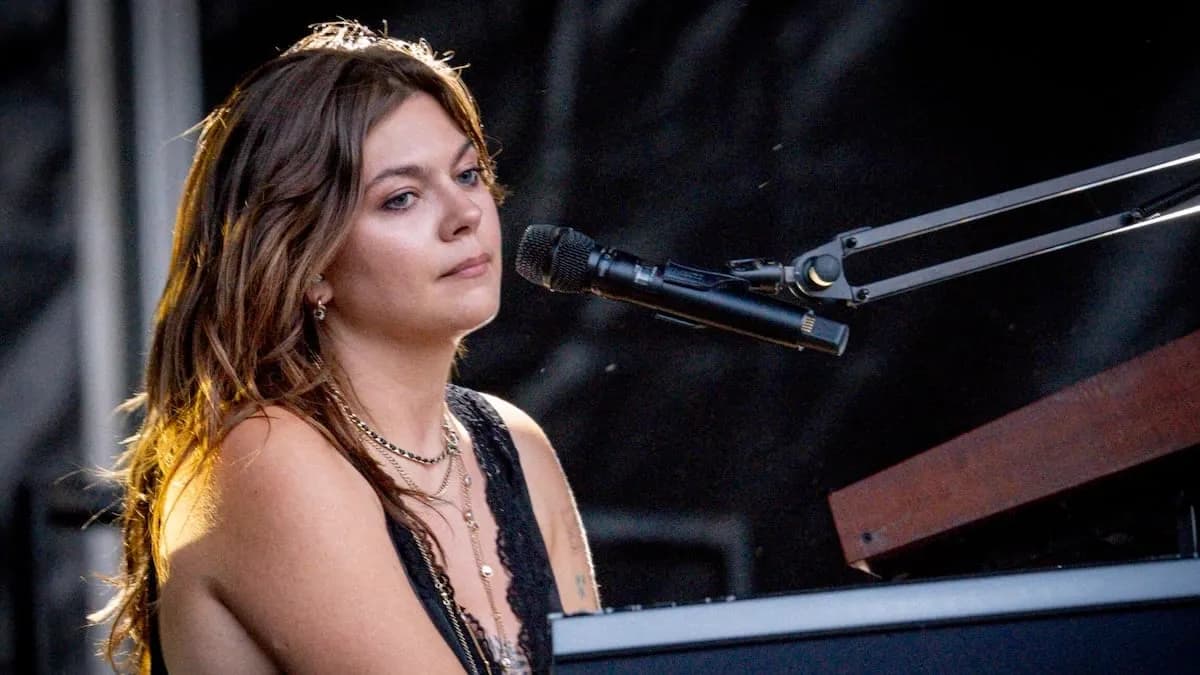Louane annonce la fin de son Solo Tour et suscite des rumeurs de séparation