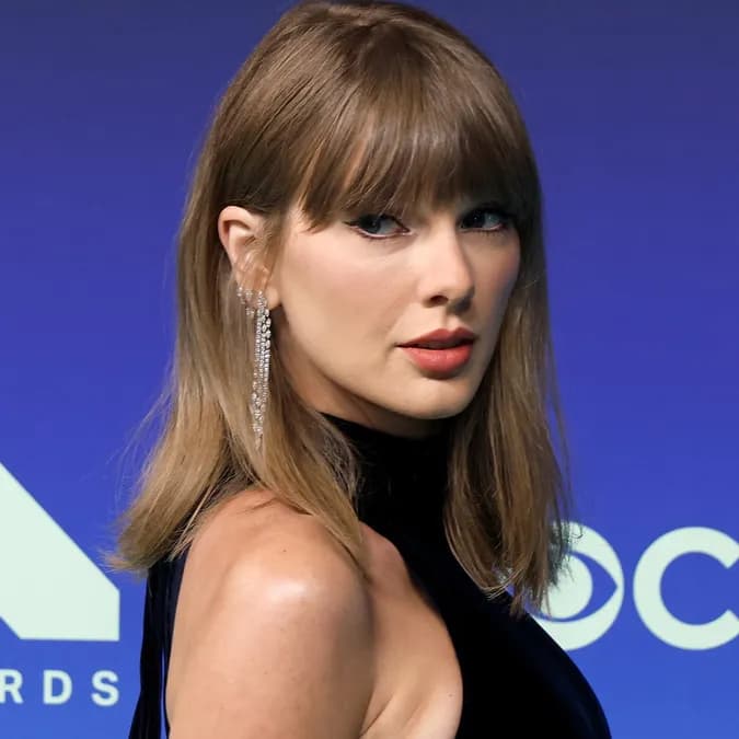 Taylor Swift dévoile son nouveau lob bouclé : la transformation capillaire qui fait parler les fans