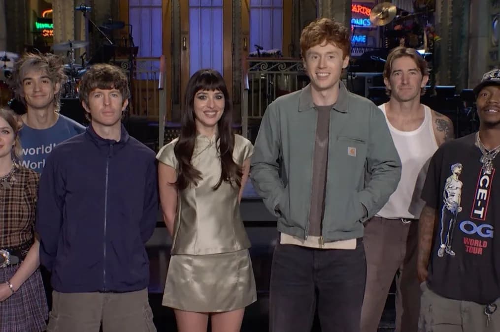 Turnstile fait sensation à SNL avec un medley explosif de "Birds" et "Never Enough"