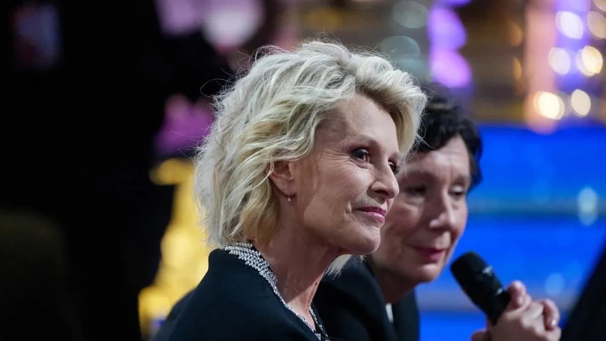 Sophie Davant répond aux critiques sur sa tenue « trop jeune » et dénonce l'âgisme ordinaire