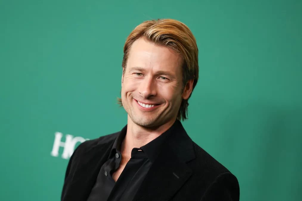 Glen Powell explique pourquoi il reste muet sur la politique et évite le débat public