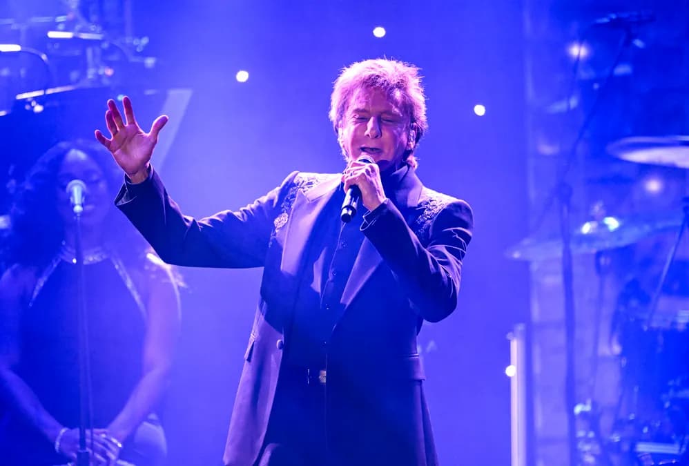 Barry Manilow annule ses shows à Las Vegas à cause d’une bronchite : tout ce qu’il faut savoir