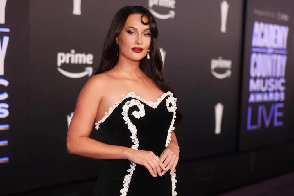 Kacey Musgraves réplique à Kristi Noem après la provocation d’une nommée Trump sur Ella Langley