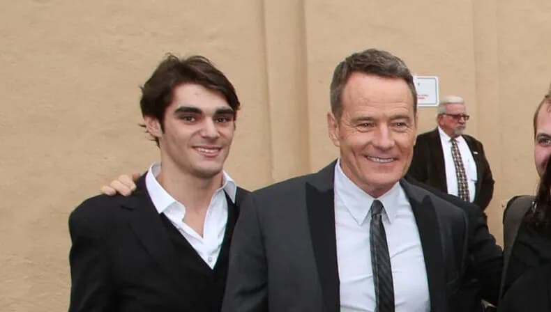 Bryan Cranston révèle les raisons du décès de RJ Mitte, son « tendre fils » de Breaking Bad
