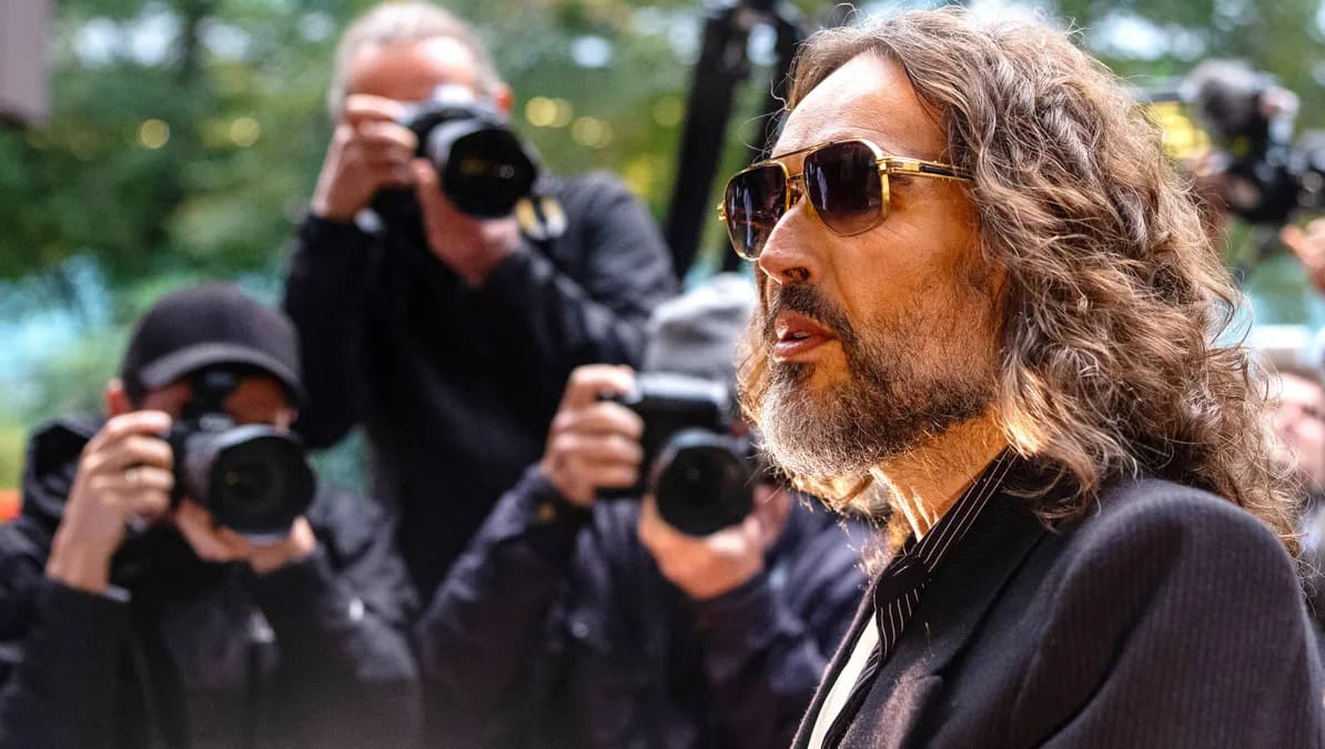 Russell Brand accusé d’une appétence sexuelle indisciplinaire lors de son procès à Londres