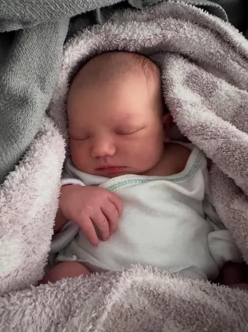 Kaley Cuoco accueille son deuxième bébé avec Tom Pelphrey : les détails exclusifs