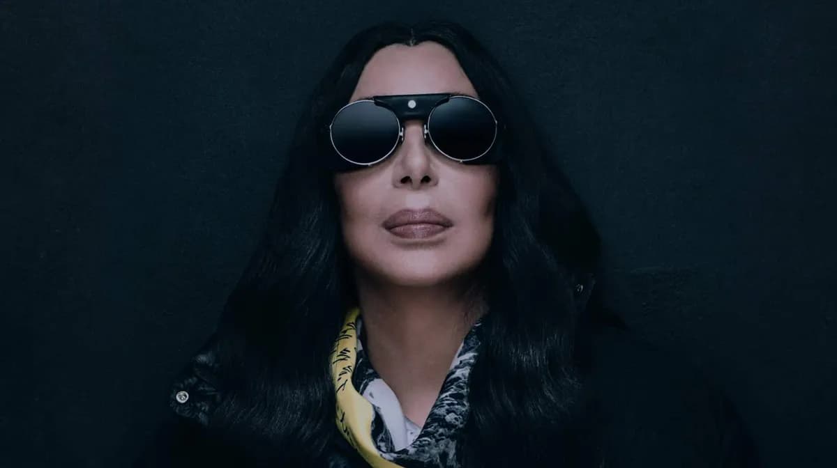 Cher honore Bob Mackie dans la campagne Moncler Re/Icons avec Jennie et Grace Jones