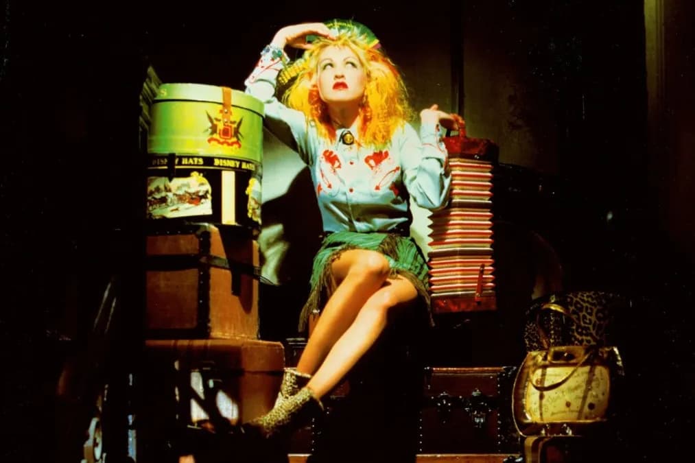 Cyndi Lauper dénonce le «squeeze» des créatifs par la mode et la musique