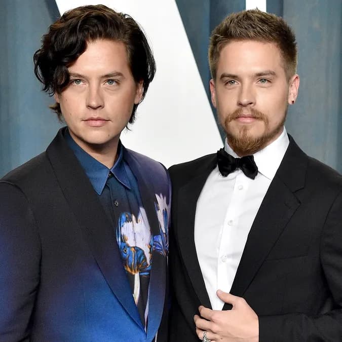 Cole Sprouse se moque des fans qui le prennent pour le mari de Barbara Palvin après le défilé Victoria’s Secret