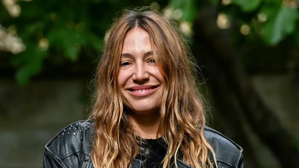 Izïa Higelin reporte son nouvel album et sa tournée à cause d’une série Netflix