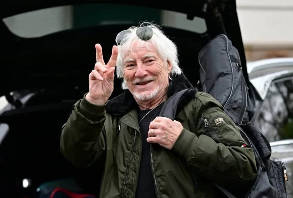 Hugues Aufray rassure ses fans : son producteur clarifie son état de santé après le report du concert