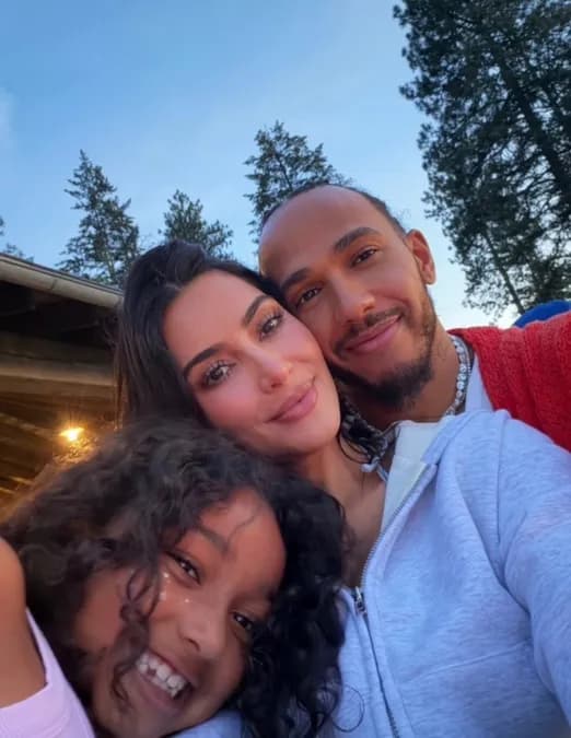Lewis Hamilton révèle son lien inattendu avec les quatre enfants de Kim Kardashian