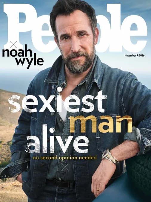 Noah Wyle sacré Sexiest Man Alive par People – le secret d’un acteur de 55 ans