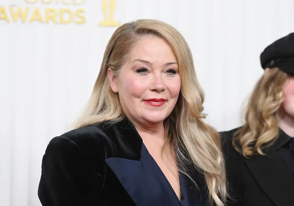 Christina Applegate rassure la communauté MS : « Je reste votre guerrière »