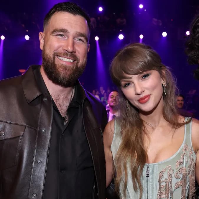 Taylor Swift chante pour son fiancé Travis Kelce à Tight End University