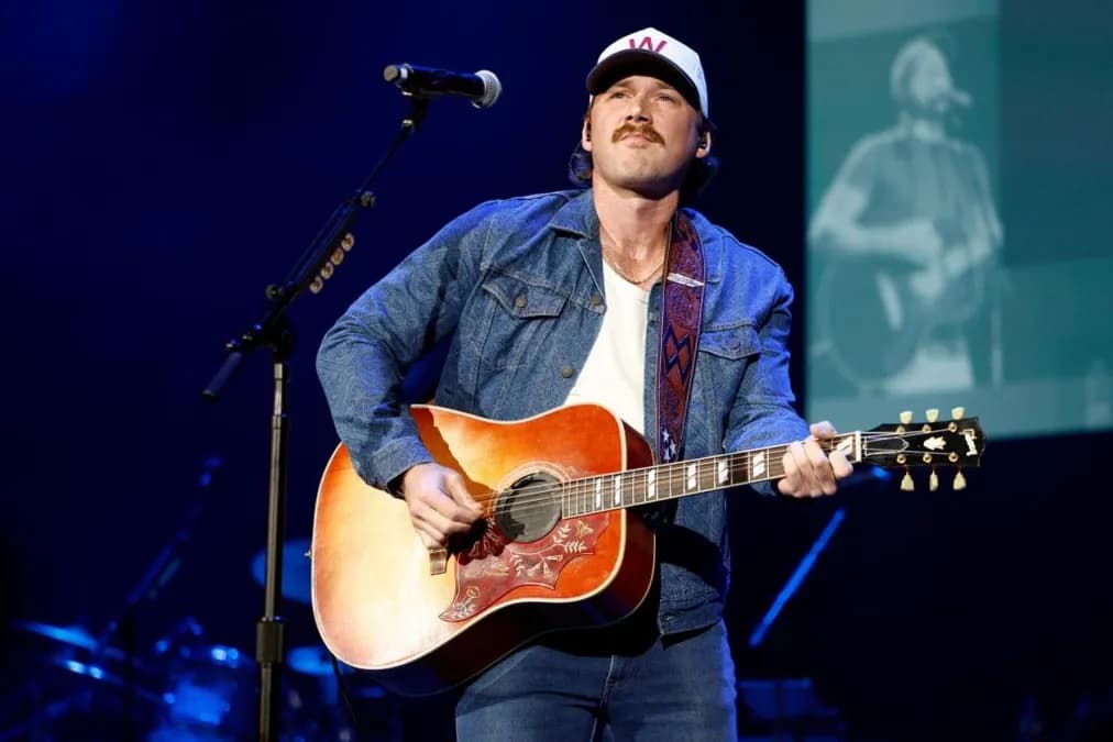 Morgan Wallen se moque de l'incident du piano dans une vidéo hilarante