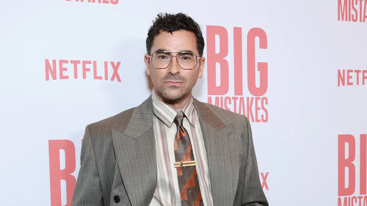 Dan Levy révèle les coulisses choc de la scène cocaïne dans Big Mistakes et tease la saison 2