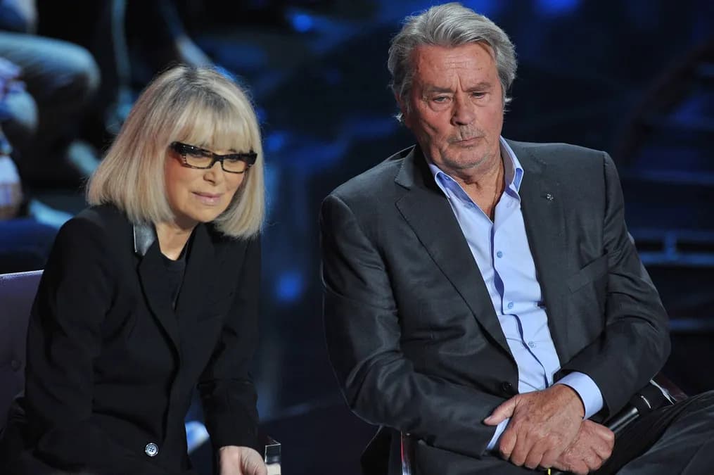 Mireille Darc et Alain Delon : vie fastueuse entre Paris, Aix-en-Provence et Douchy, qui incarne le mieux le glamour français ?