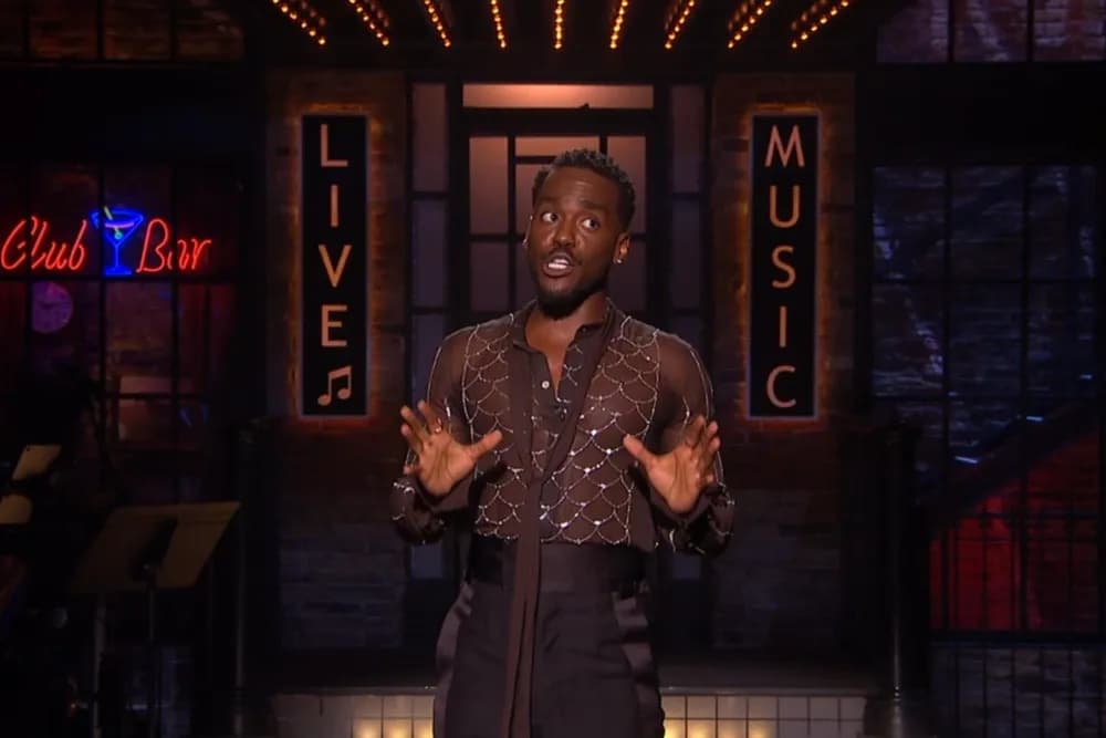 Ncuti Gatwa se moque de Doctor Who lors de son monologue sur SNL UK : un coup de gueule viral