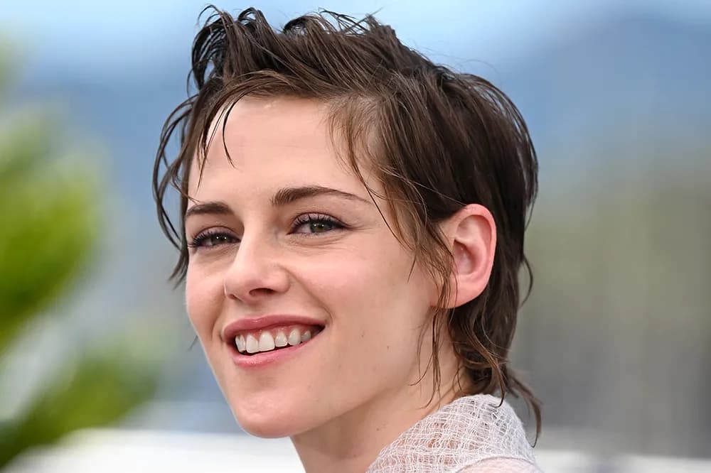 Kristen Stewart dénonce le système hollywoodien : « Il faut arrêter de rendre les milliardaires toujours plus riches »