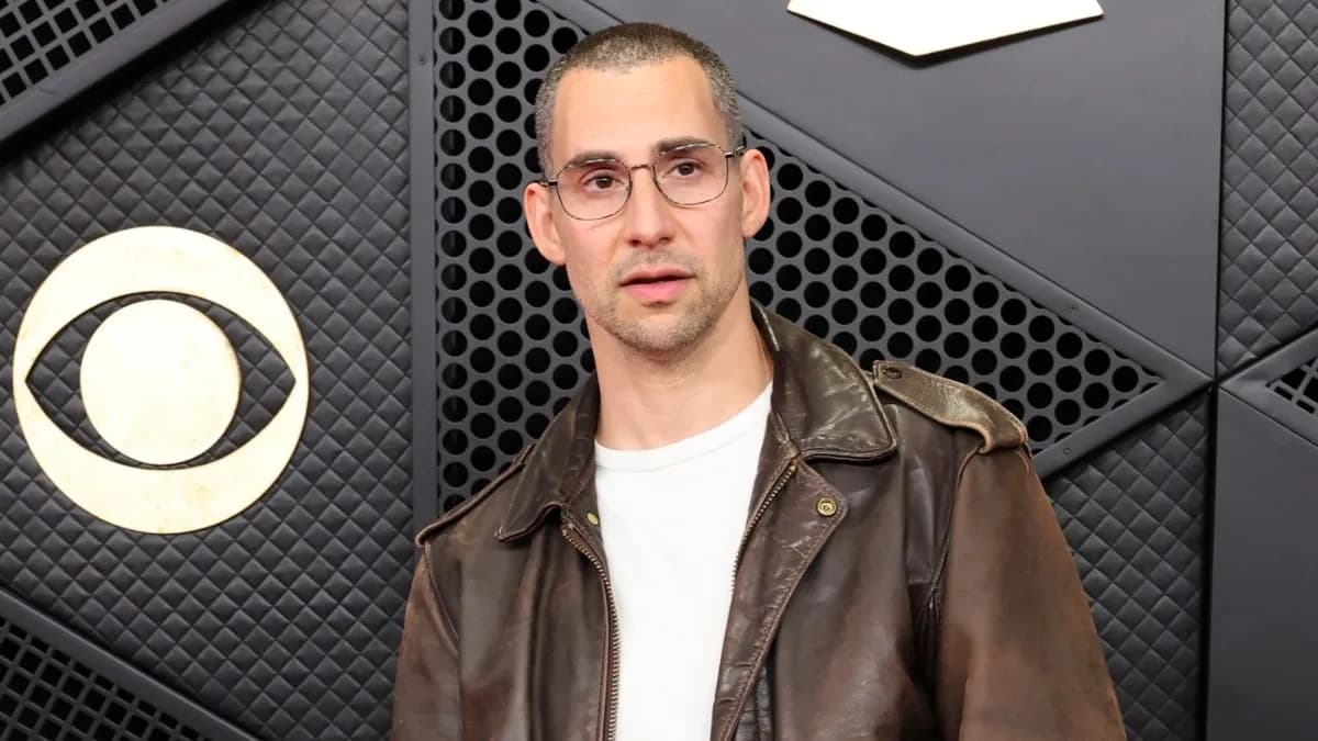 Jack Antonoff dénonce violemment l'usage de l'IA dans la musique : « Des prostituées sans dieu »