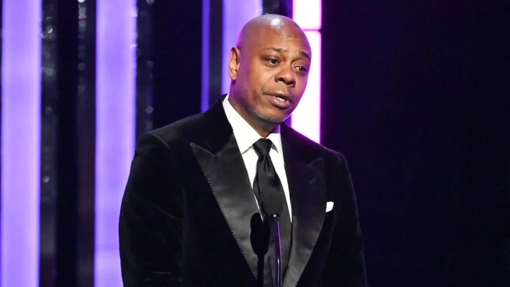 Dave Chappelle défend ses blagues sur les transgenres en 2026 : « La presse m’a sorti de leur contexte »