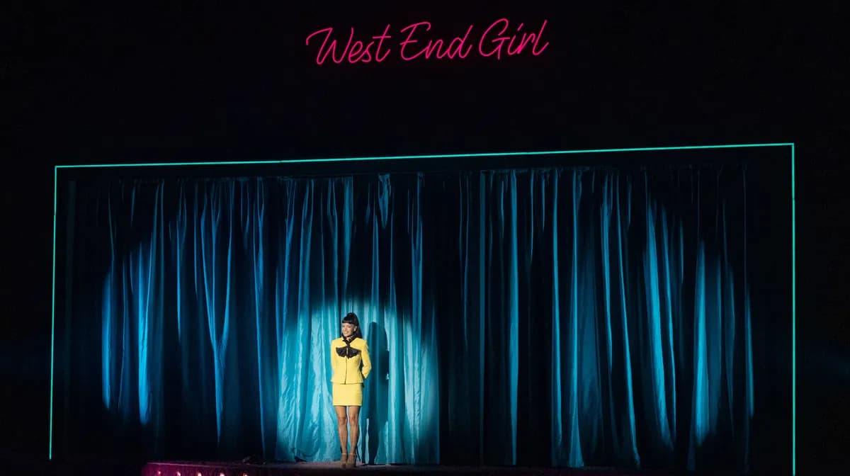 Lily Allen éblouit Los Angeles avec son spectacle immersif « West End Girl »