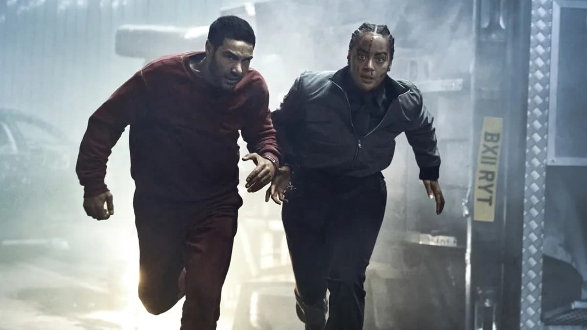 Izuka Hoyle et Tahar Rahim liés par les menottes pendant 3 mois pour la série Prisoner (2026)