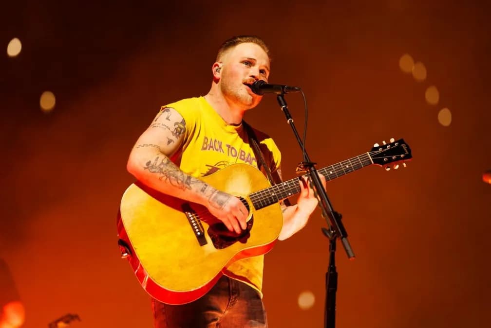 Zach Bryan répond aux critiques après l'interruption de son concert en pleine tempête