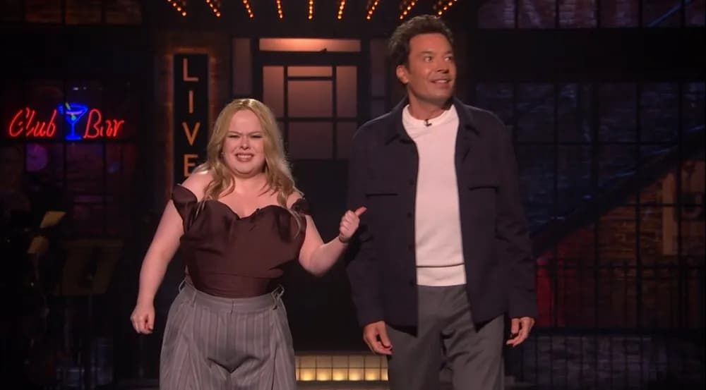 Jimmy Fallon et Nicola Coughlan en duo explosif sur SNL UK : un rap déjanté qui fait sensation