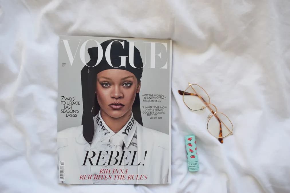 Rihanna en Mugler et Alaïa illumine Mumbai pour le lancement Fenty Beauty
